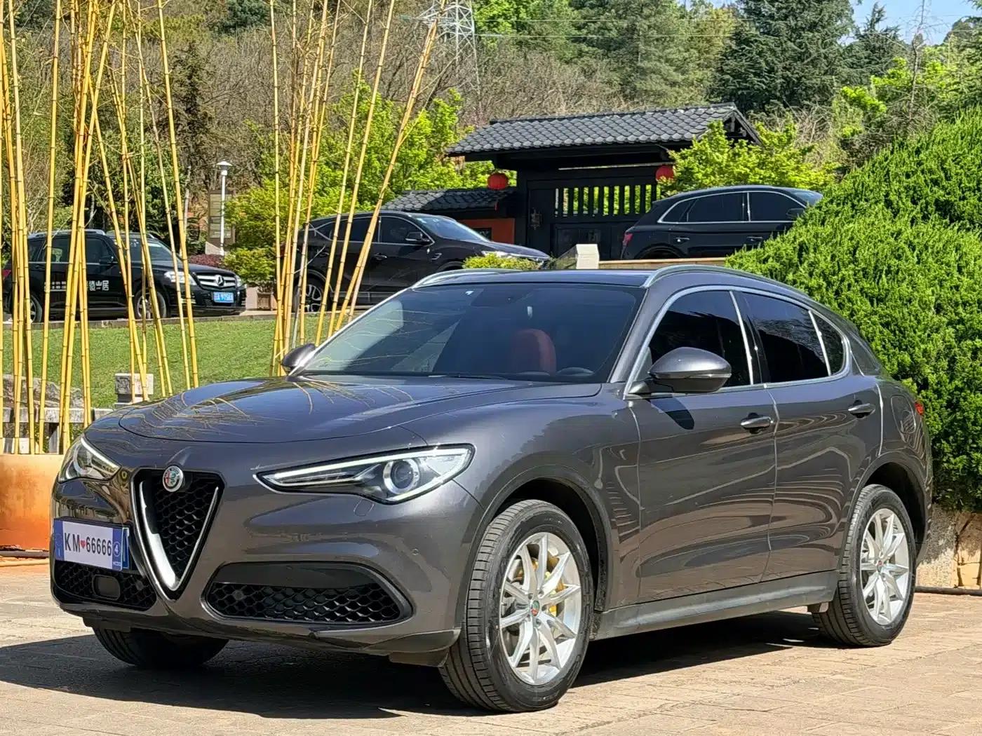 2020 Stelvio 2.0T 280HP Luxury Edition — миниатюра 1