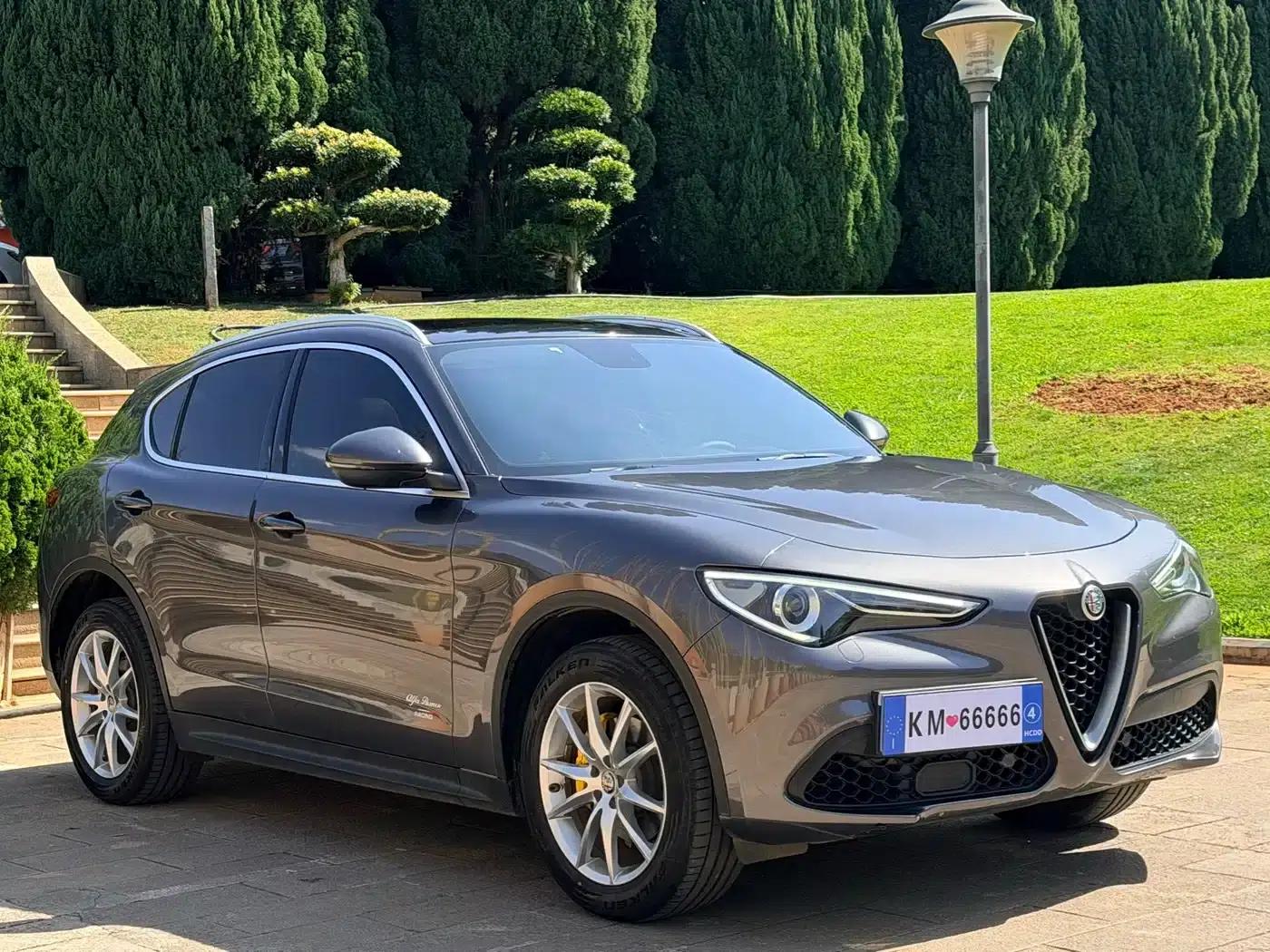 2020 Stelvio 2.0T 280HP Luxury Edition — миниатюра 3