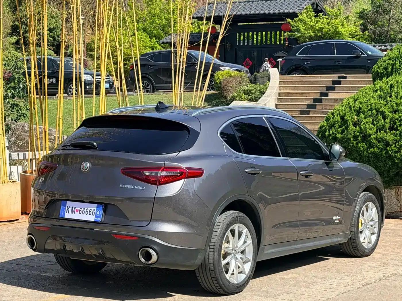 2020 Stelvio 2.0T 280HP Luxury Edition — миниатюра 4