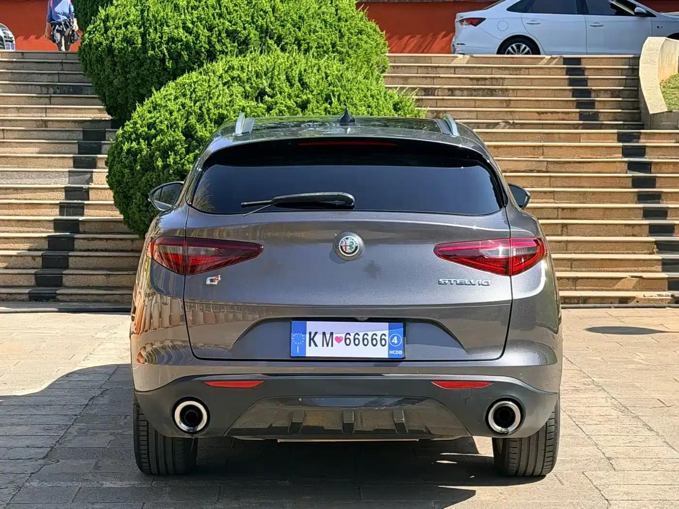 2020 Stelvio 2.0T 280HP Luxury Edition — миниатюра 5