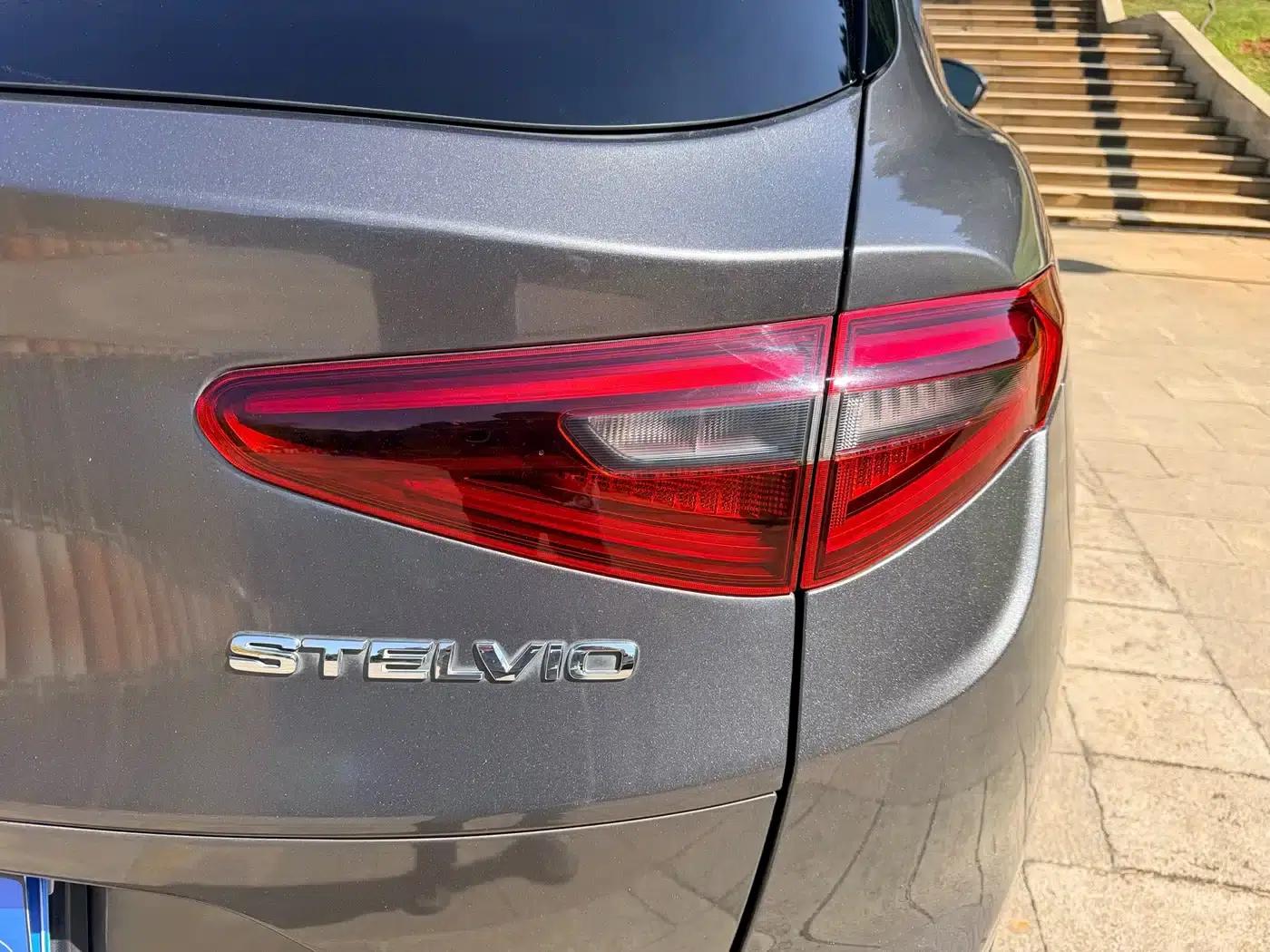 2020 Stelvio 2.0T 280HP Luxury Edition — миниатюра 10