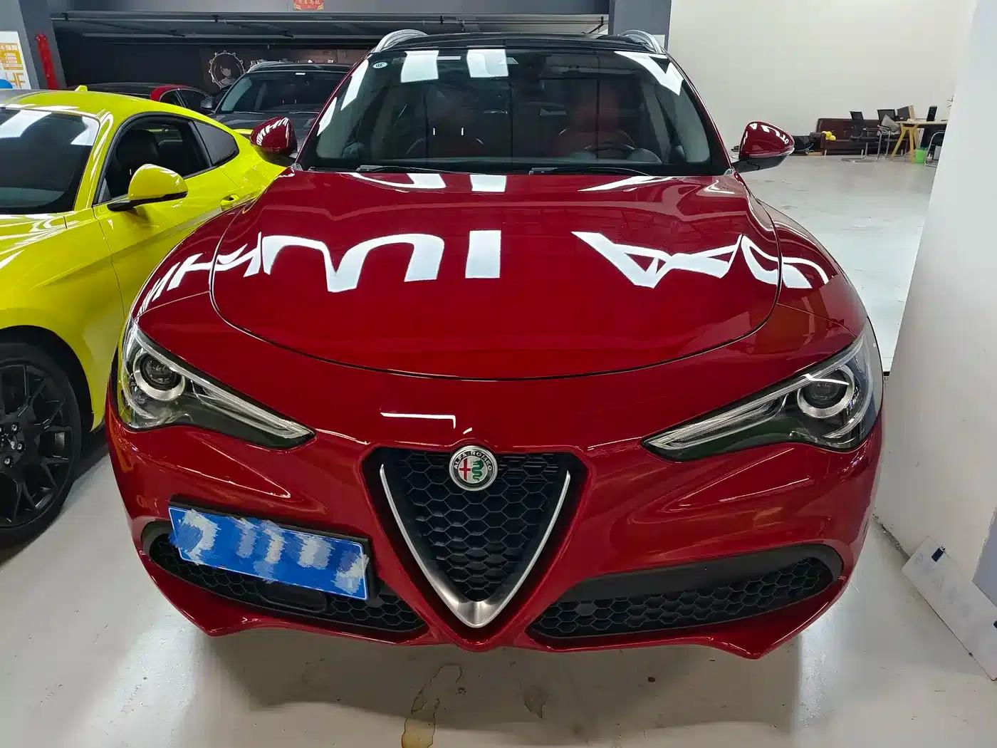 2019 Stelvio 2.0T 280HP Black Package Limited Edition — миниатюра 2