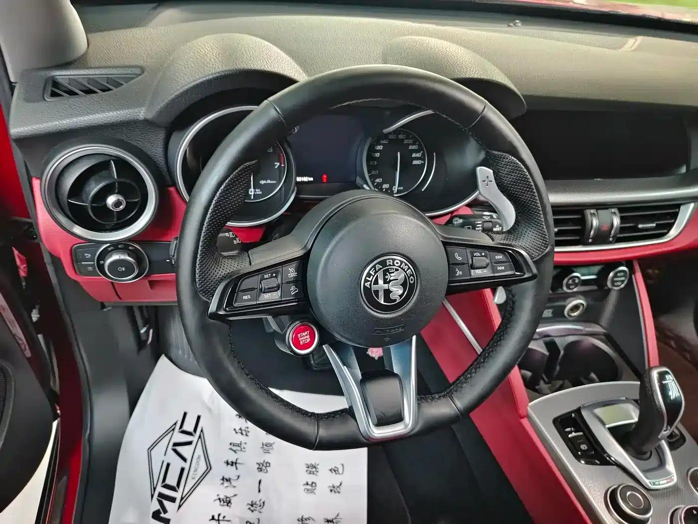 2019 Stelvio 2.0T 280HP Black Package Limited Edition — миниатюра 11
