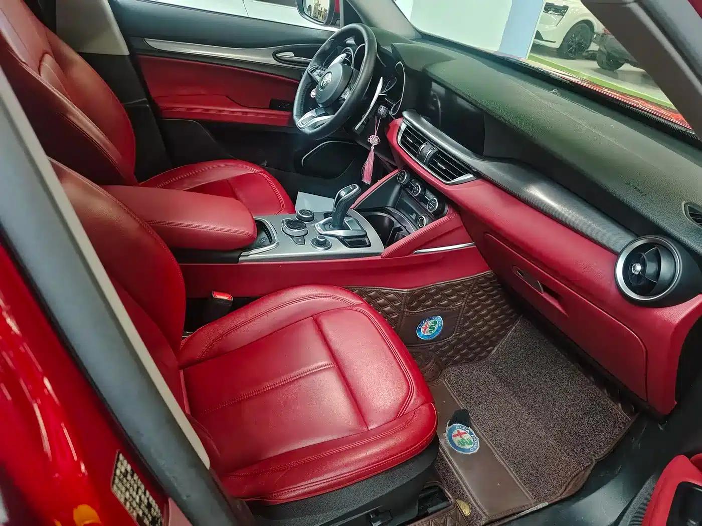 2019 Stelvio 2.0T 280HP Black Package Limited Edition — миниатюра 12