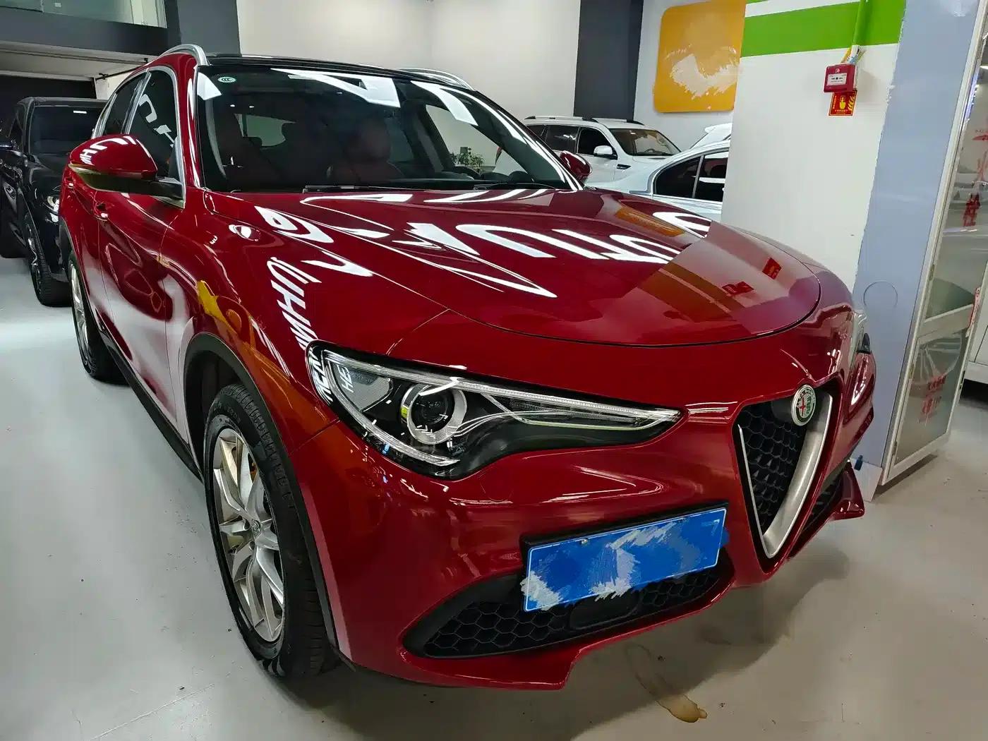 2019 Stelvio 2.0T 280HP Black Package Limited Edition — миниатюра 3