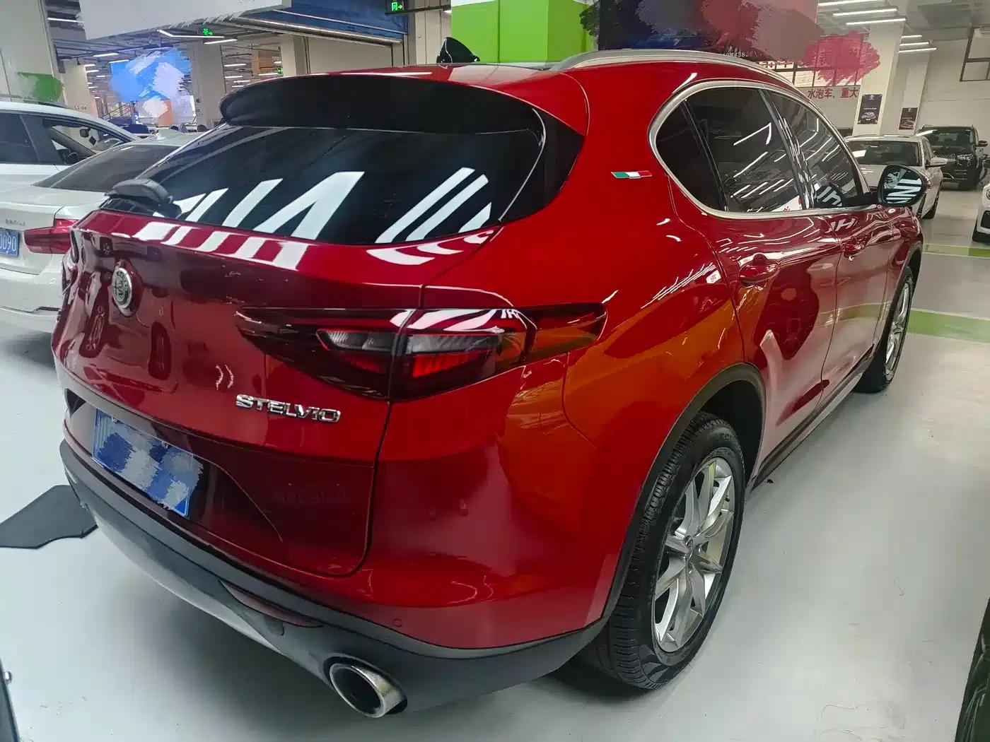 2019 Stelvio 2.0T 280HP Black Package Limited Edition — миниатюра 4