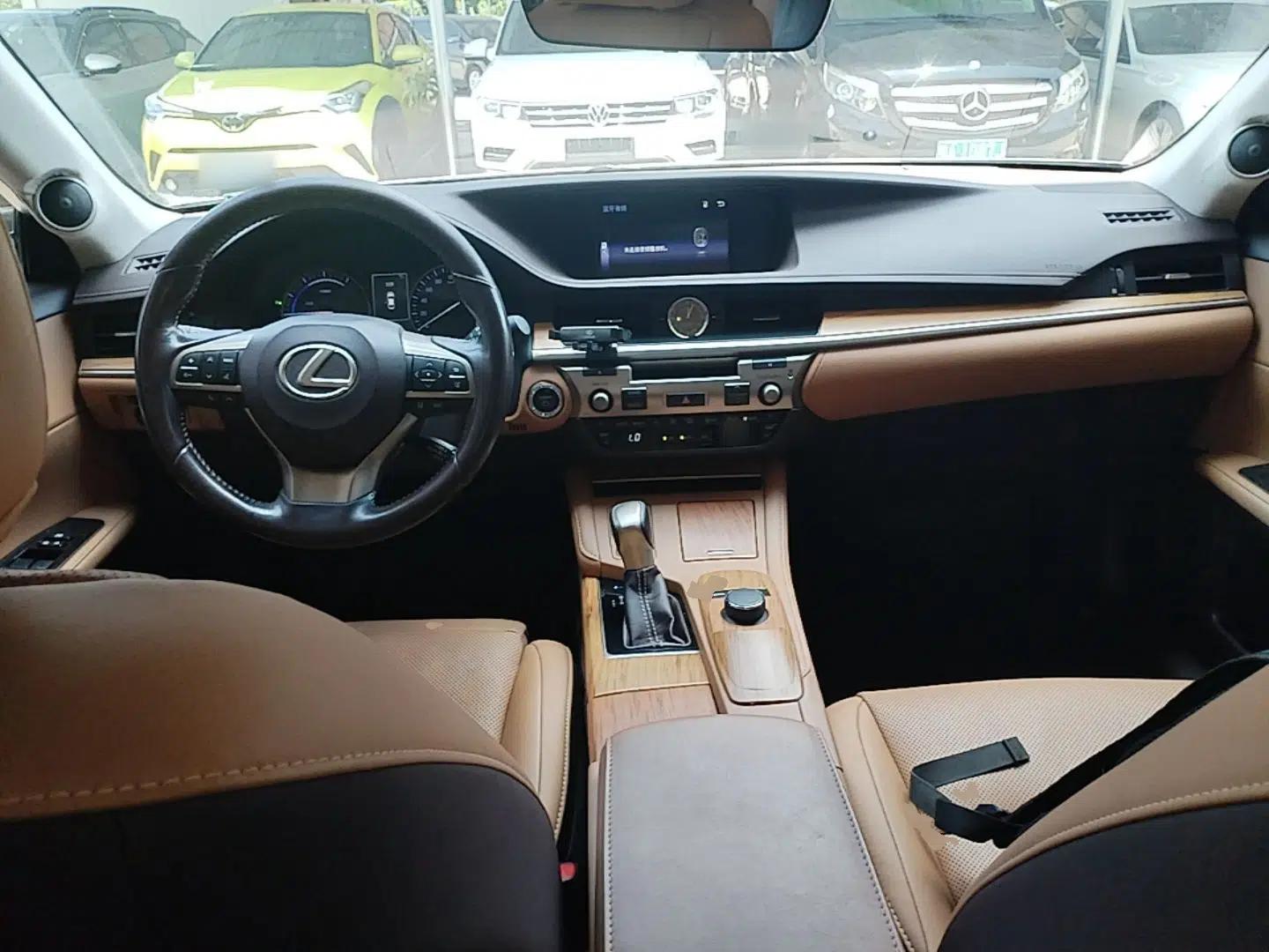 Lexus ES 2015 300h Comfort Edition — миниатюра 12
