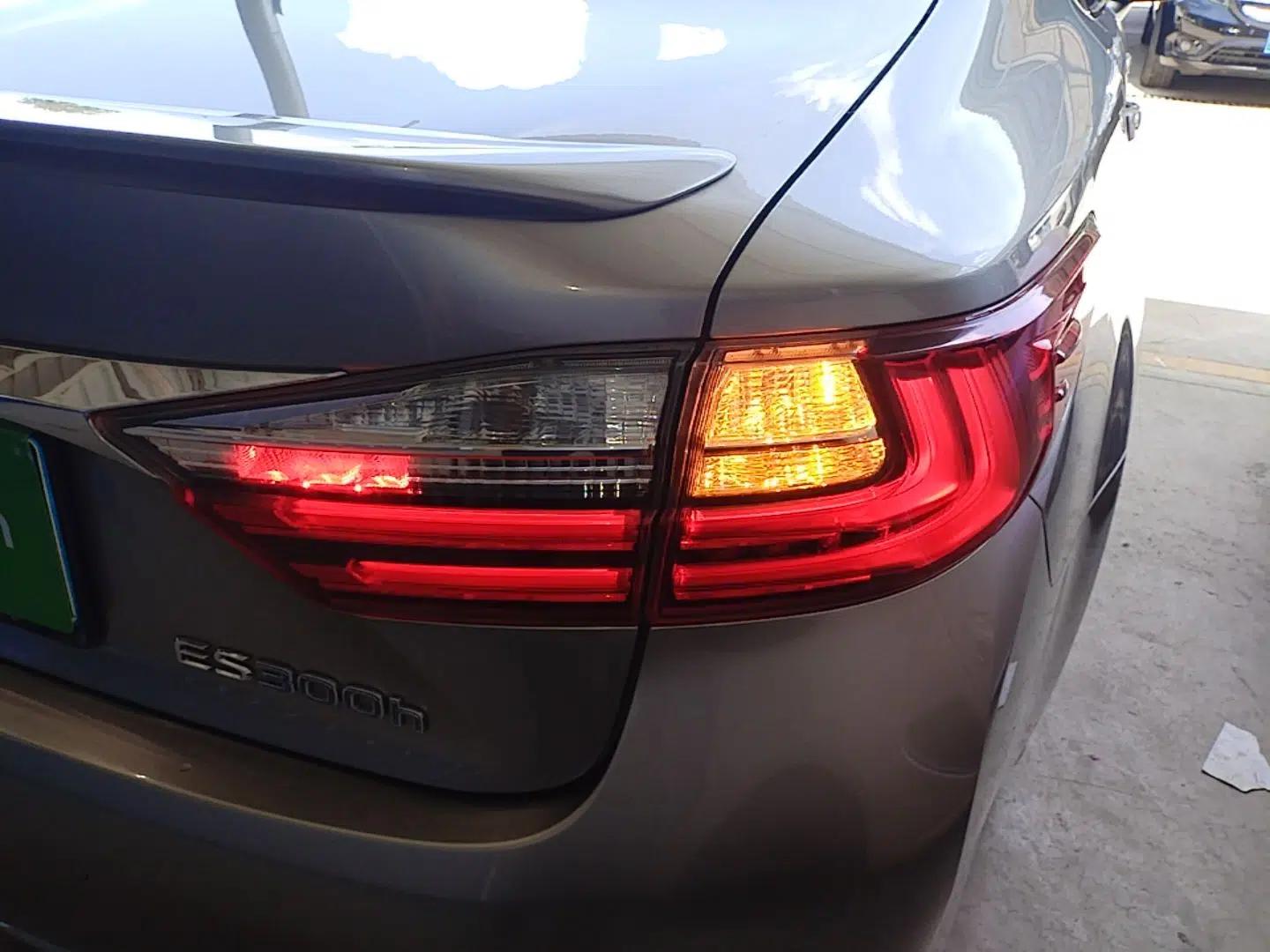Lexus ES 2015 300h Comfort Edition — миниатюра 9