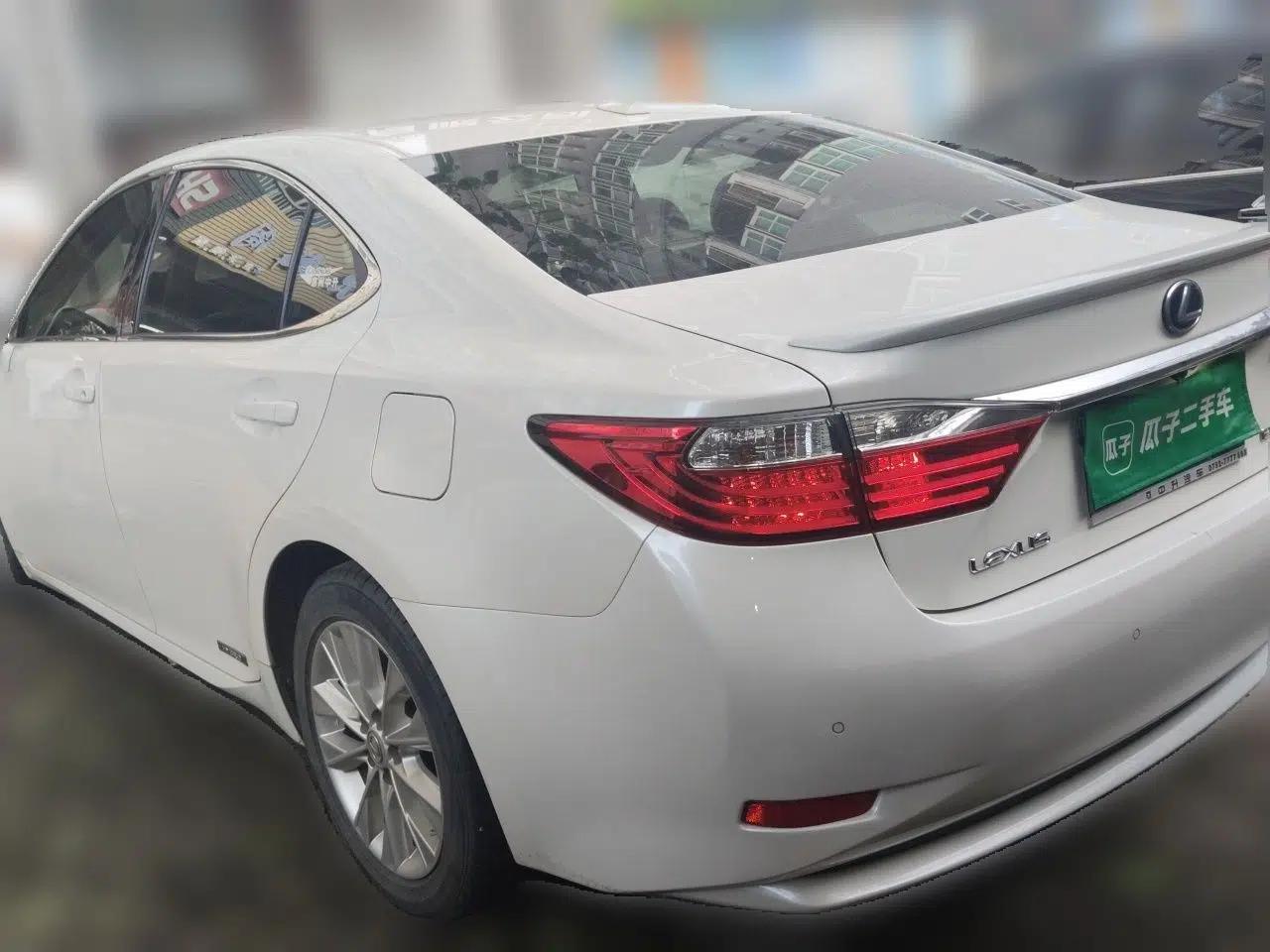 Lexus ES 2013 300h Elite Edition — миниатюра 4