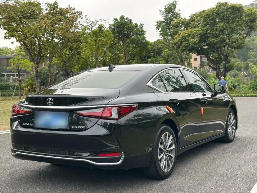 Lexus ES 2023 200 Excellence Edition — миниатюра 17