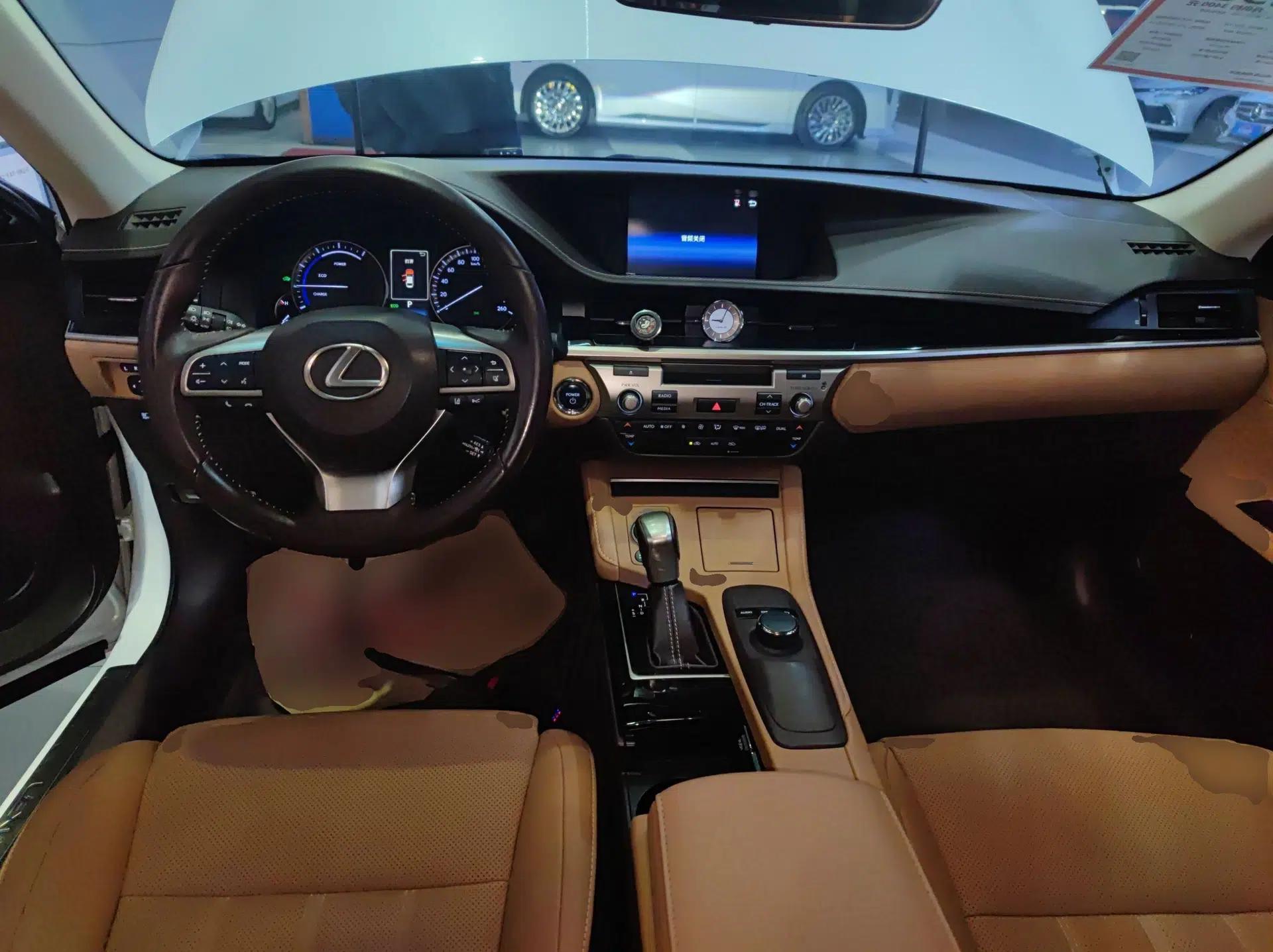 Lexus ES 2015 300h Comfort Edition — миниатюра 12