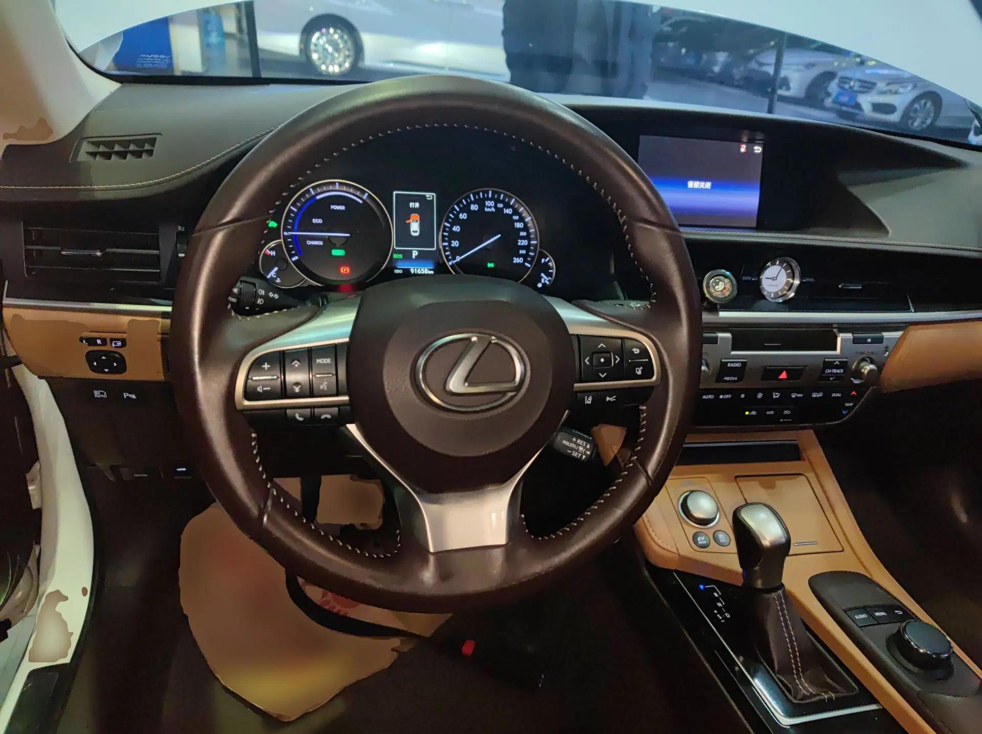 Lexus ES 2015 300h Comfort Edition — миниатюра 13