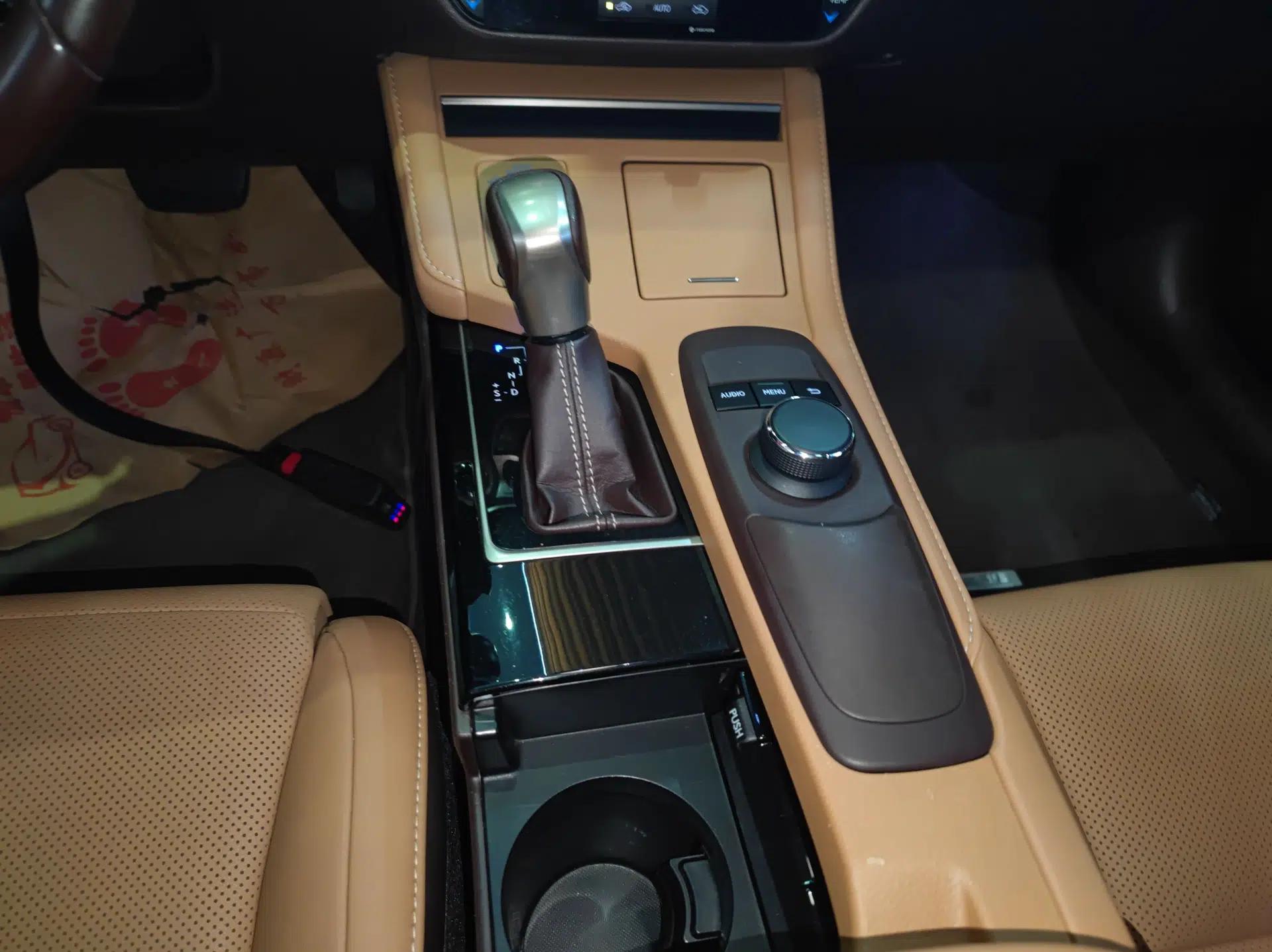 Lexus ES 2015 300h Comfort Edition — миниатюра 16