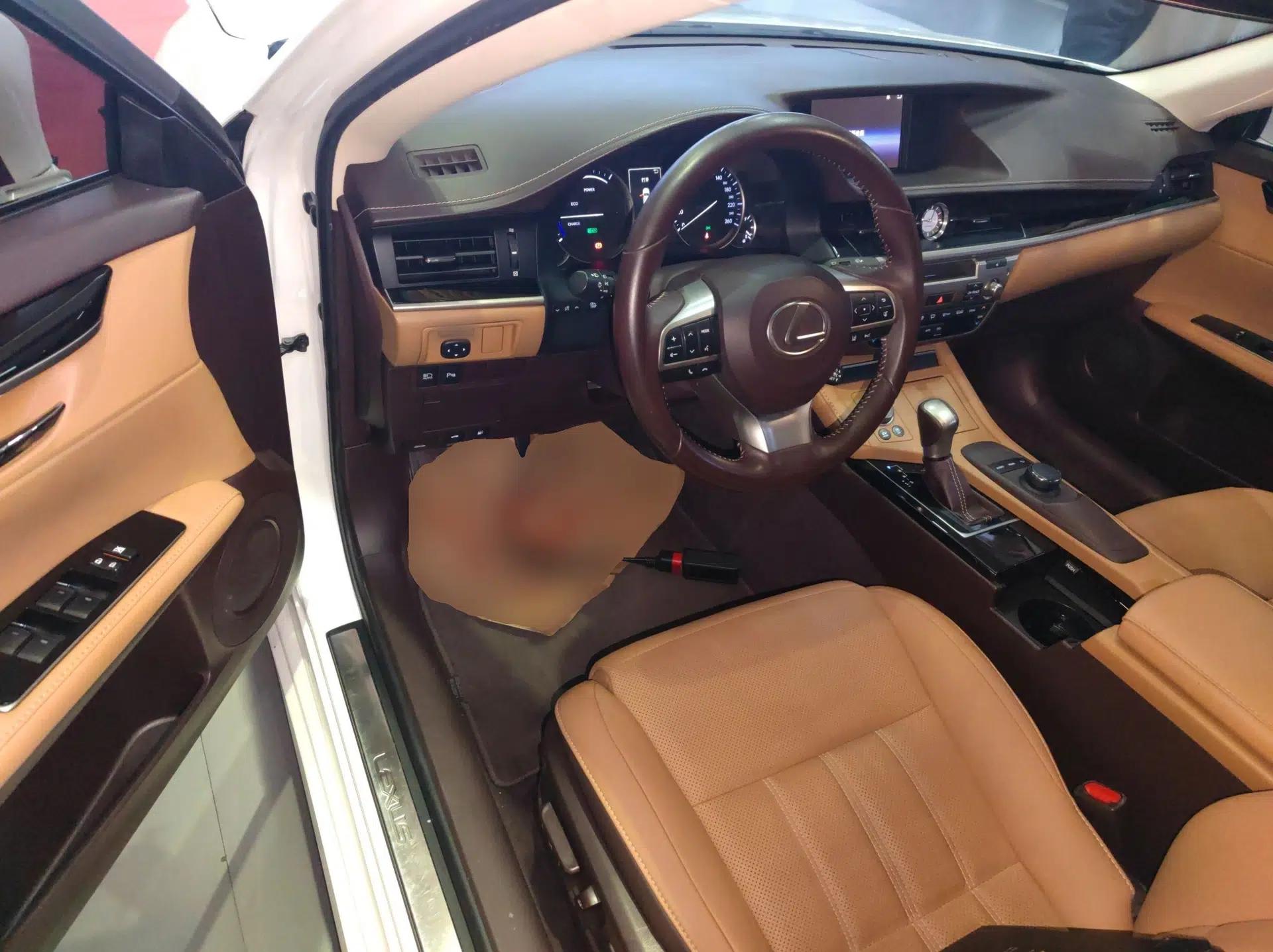 Lexus ES 2015 300h Comfort Edition — миниатюра 18