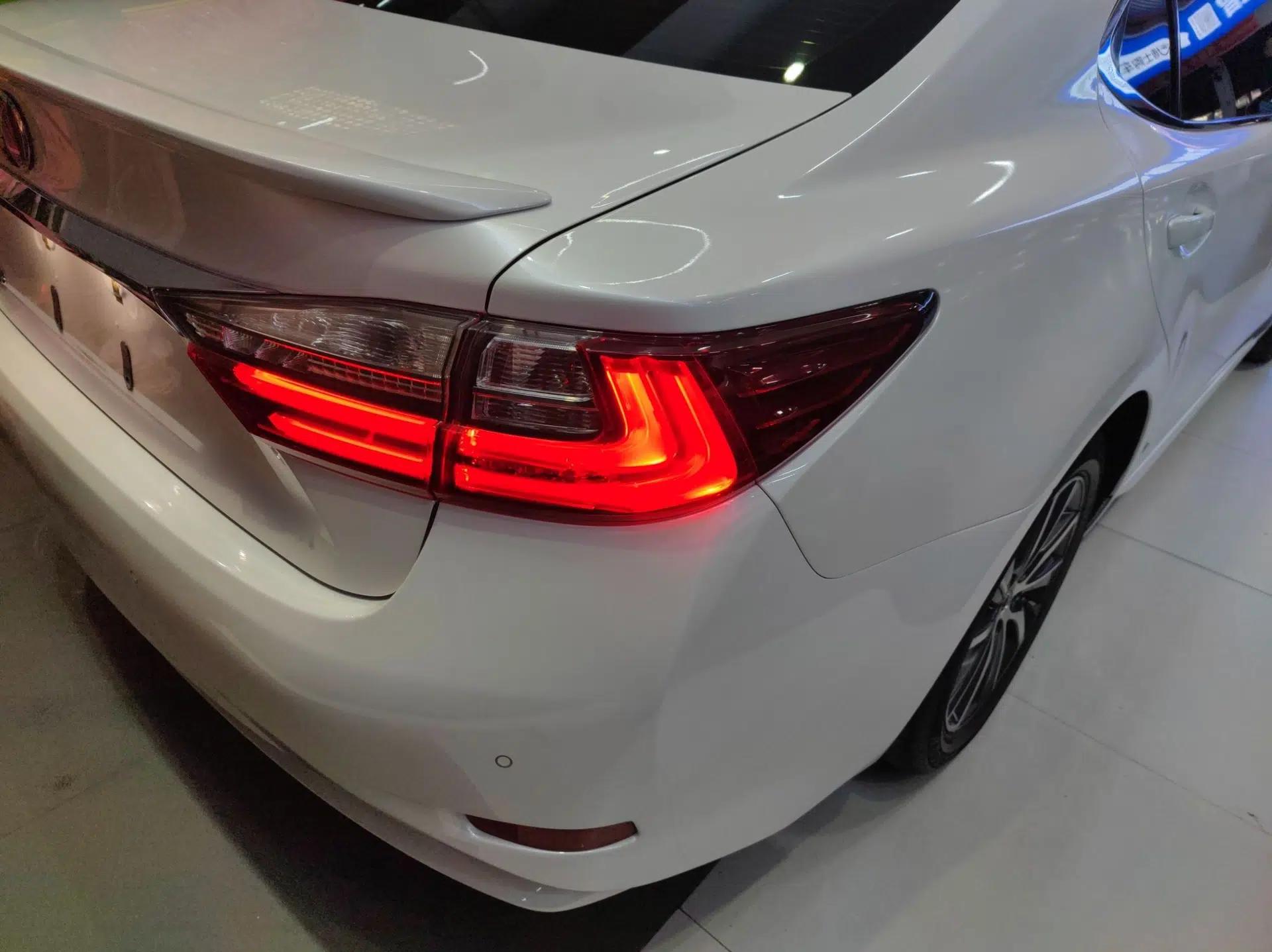 Lexus ES 2015 300h Comfort Edition — миниатюра 9
