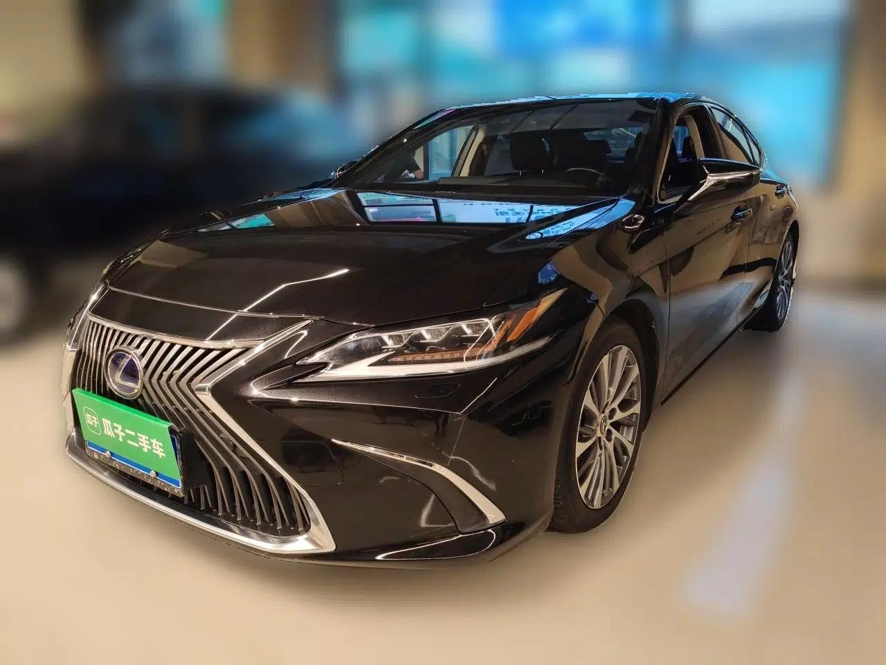 Lexus ES 2020 300h Premium Edition — миниатюра 1