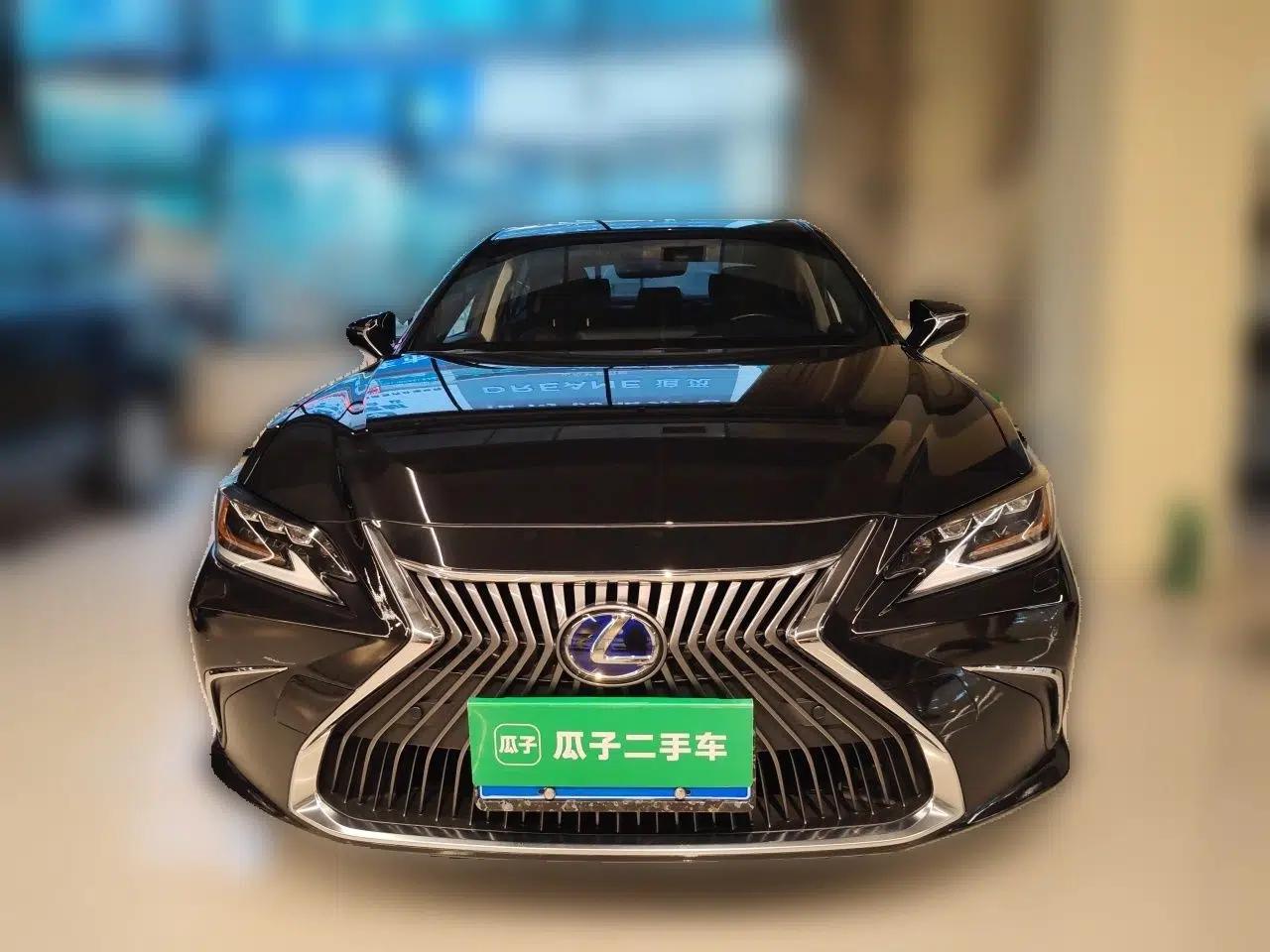 Lexus ES 2020 300h Premium Edition — миниатюра 2