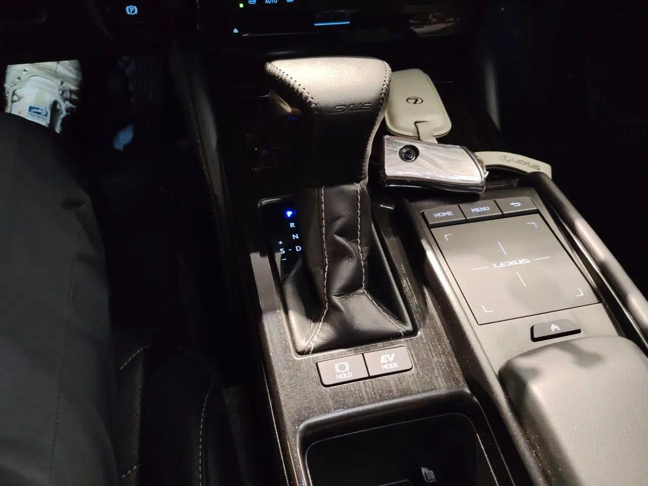 Lexus ES 2020 300h Premium Edition — миниатюра 14