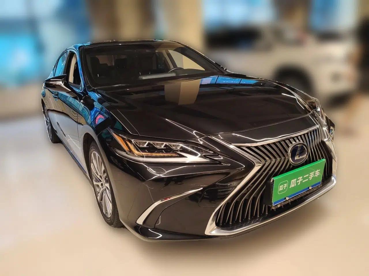 Lexus ES 2020 300h Premium Edition — миниатюра 3