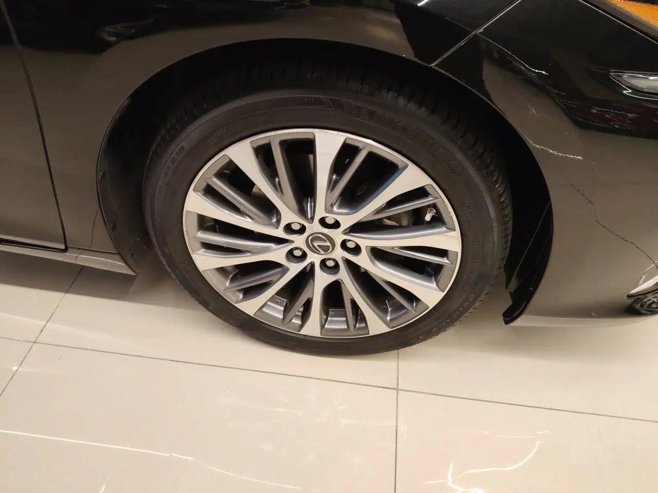 Lexus ES 2020 300h Premium Edition — миниатюра 8