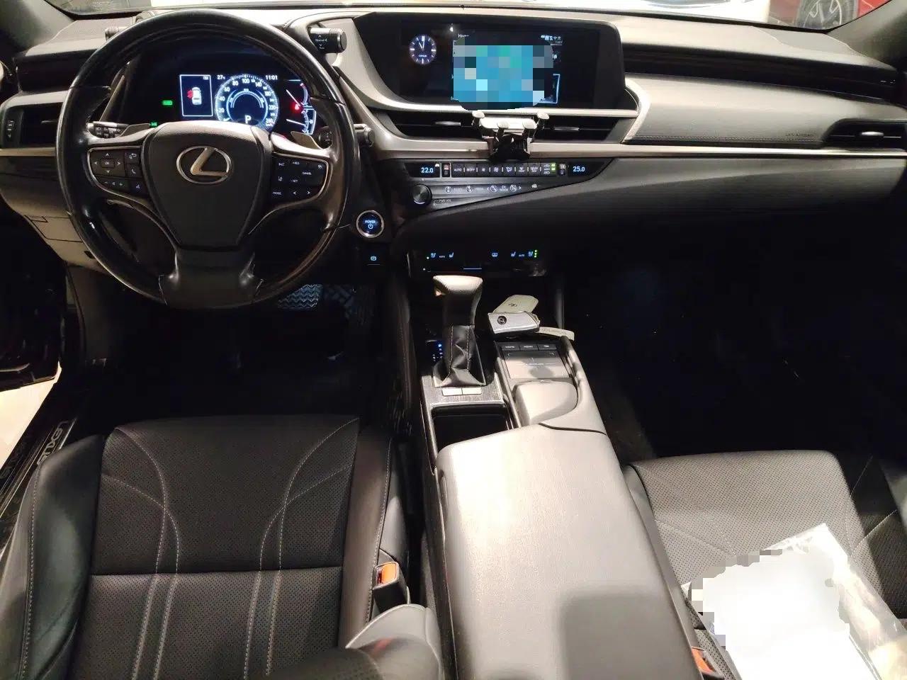 Lexus ES 2020 300h Premium Edition — миниатюра 9