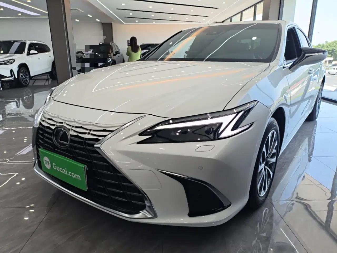 Lexus ES 2025 200 Premium Edition — миниатюра 1