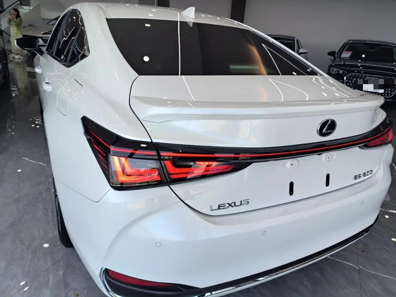 Lexus ES 2025 200 Premium Edition — миниатюра 4