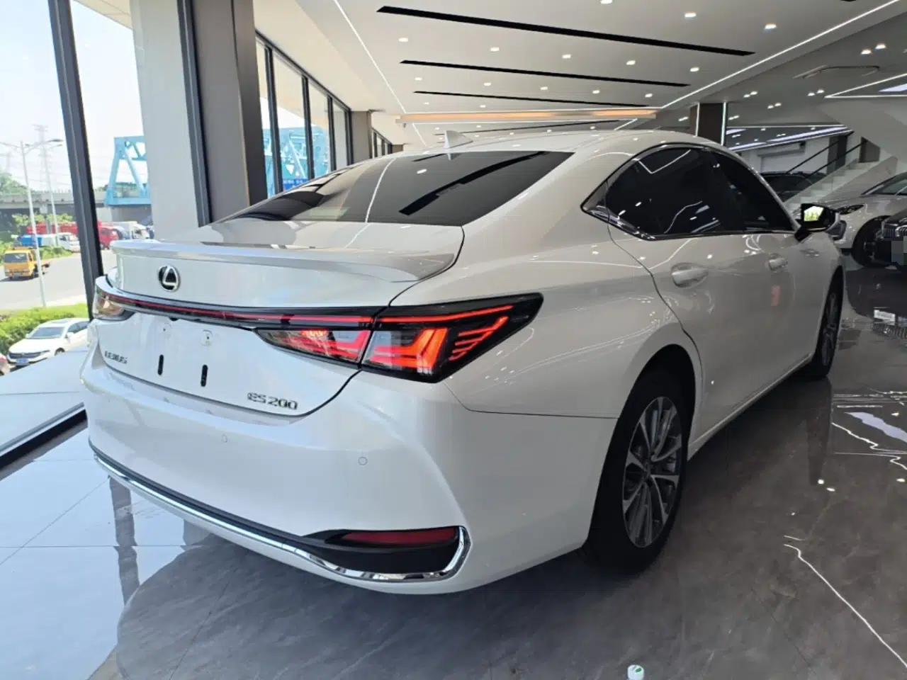 Lexus ES 2025 200 Premium Edition — миниатюра 6