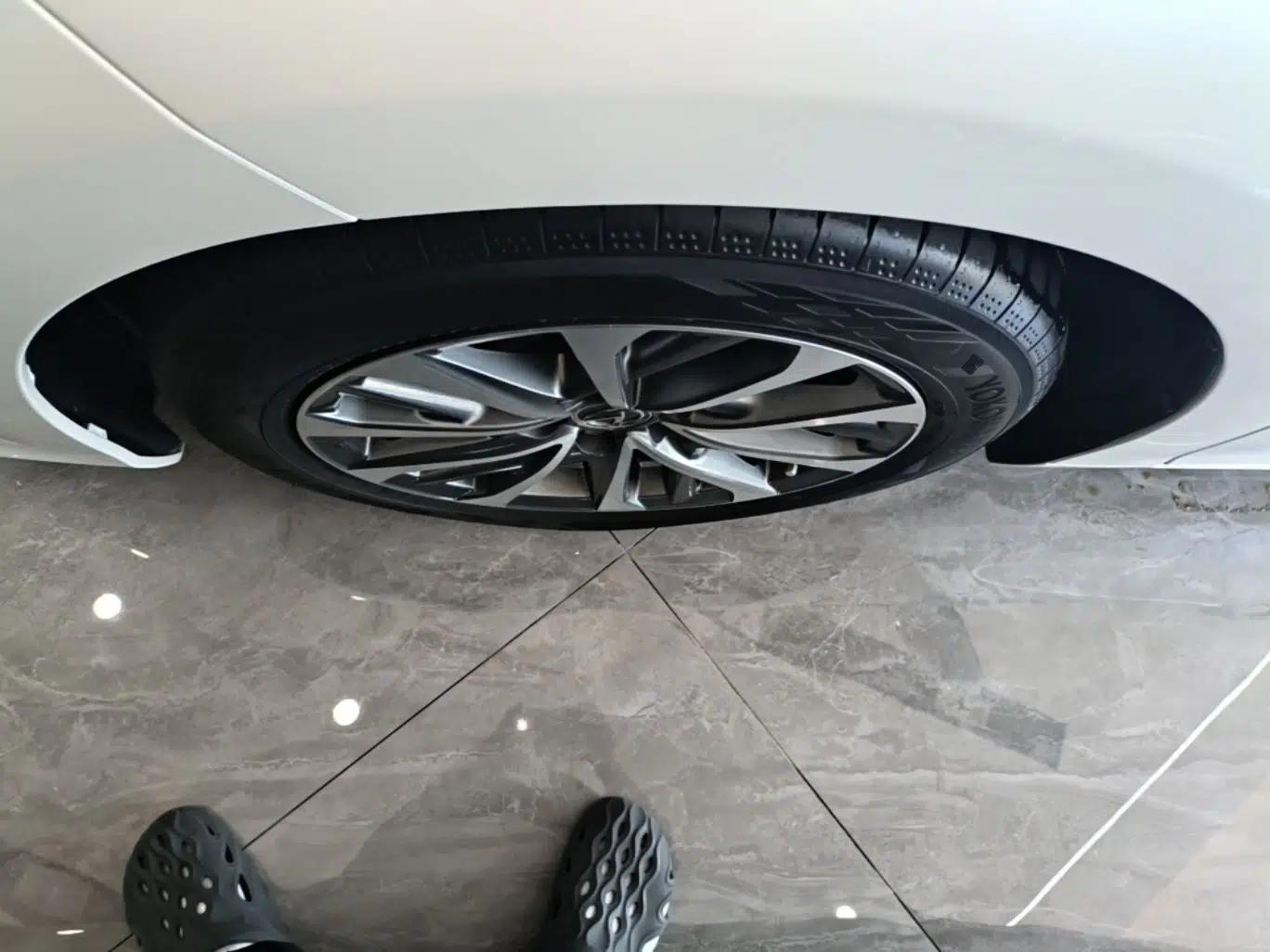 Lexus ES 2025 200 Premium Edition — миниатюра 10