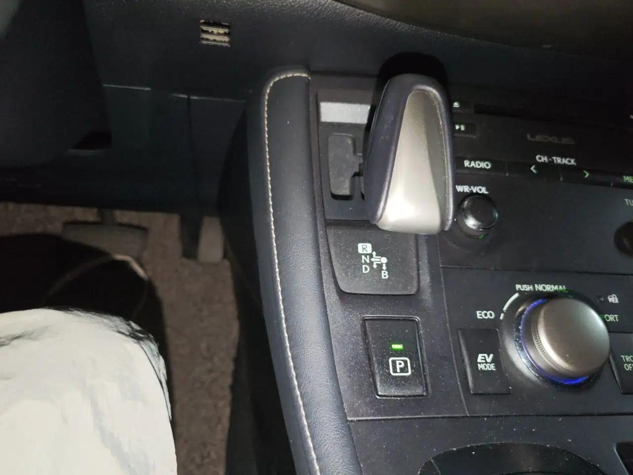 Lexus CT 2014 CT200h Comfort Edition Monochrome — миниатюра 14