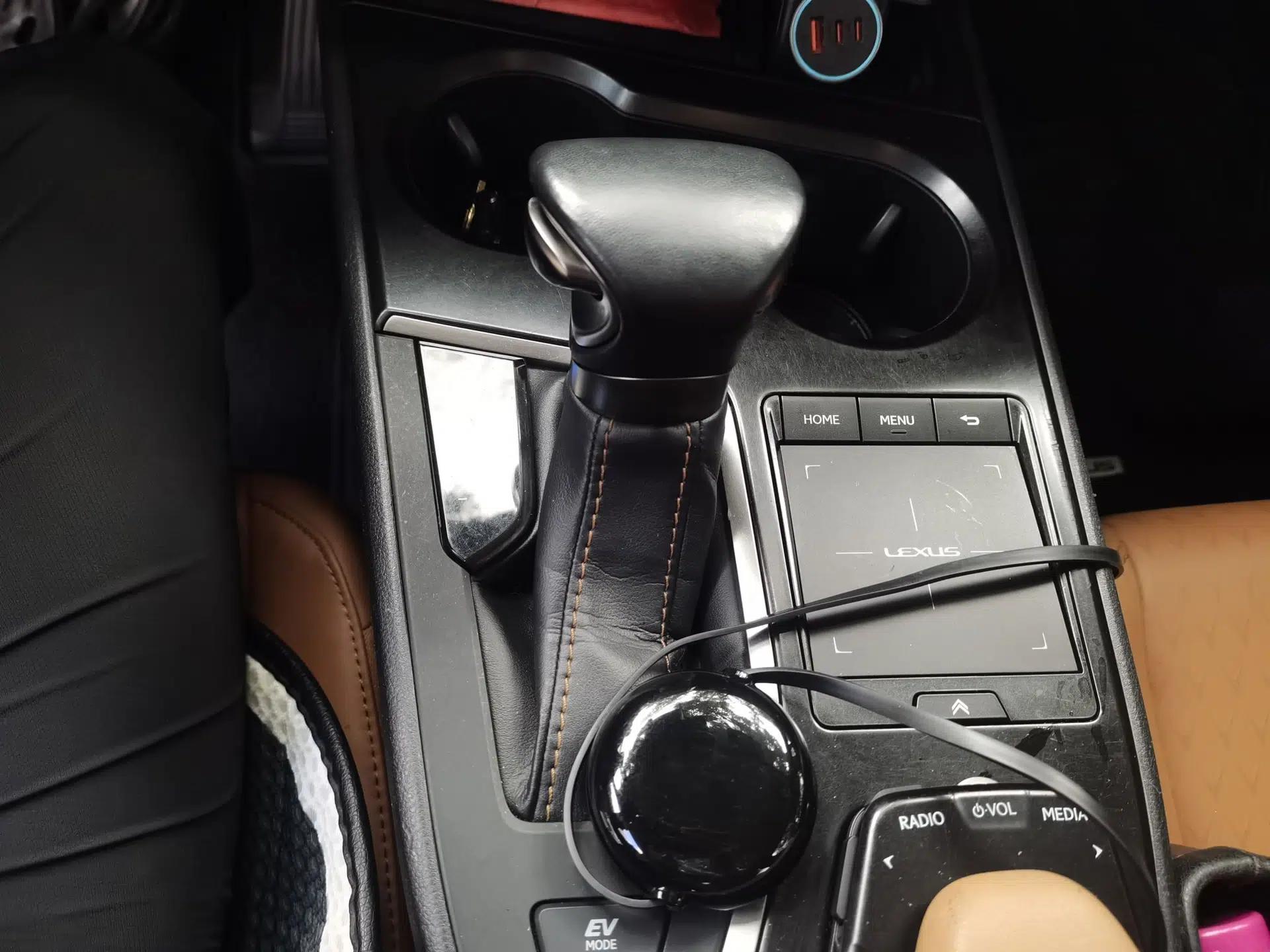 Lexus UX 2020 260h Explore & Adventure Edition — миниатюра 14
