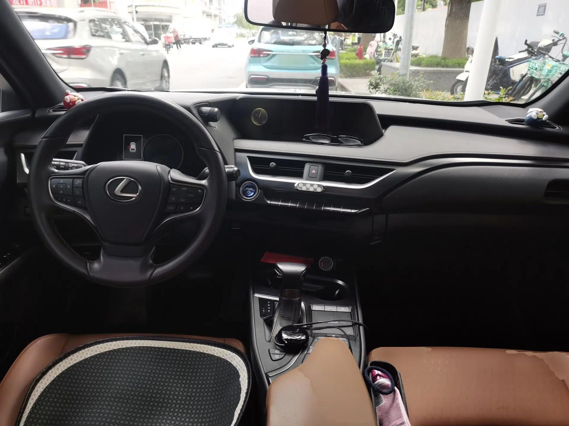 Lexus UX 2020 260h Explore & Adventure Edition — миниатюра 9