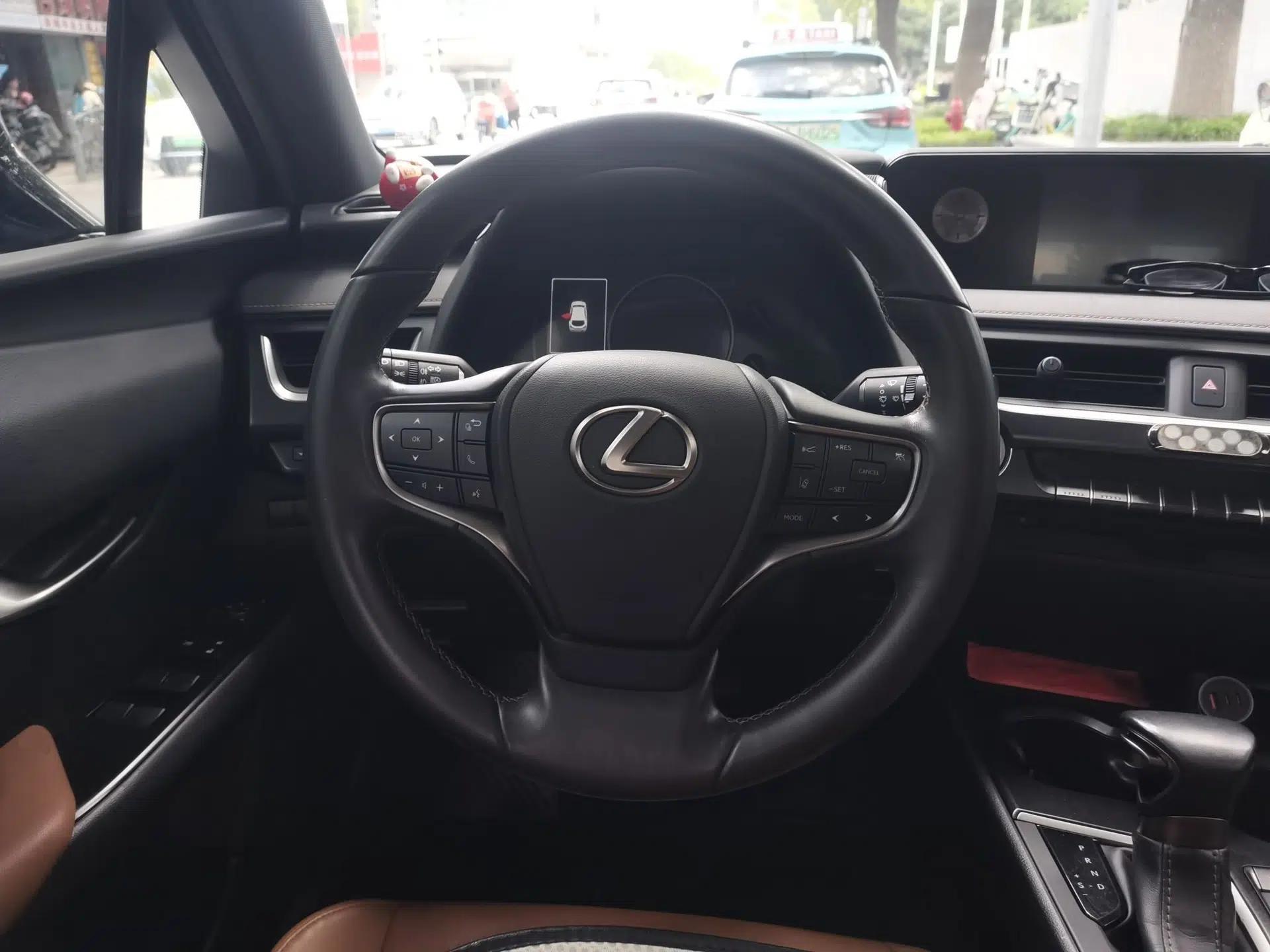 Lexus UX 2020 260h Explore & Adventure Edition — миниатюра 10