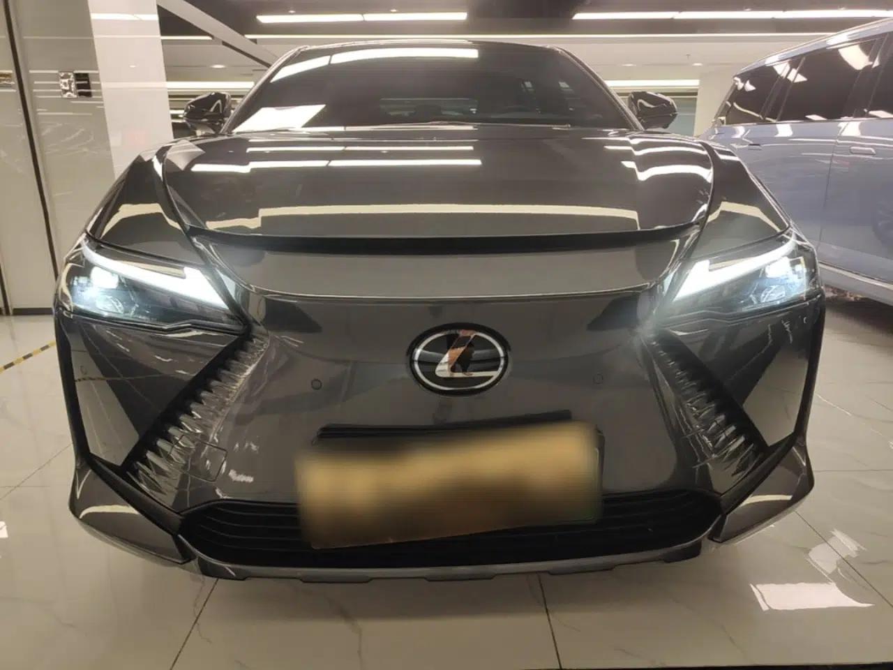 Lexus RZ 2023 450e All-Wheel Drive Luxury Edition — миниатюра 2