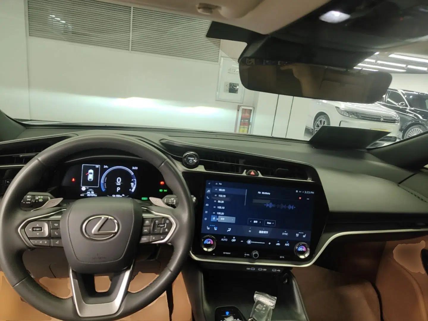 Lexus RZ 2023 450e All-Wheel Drive Luxury Edition — миниатюра 12