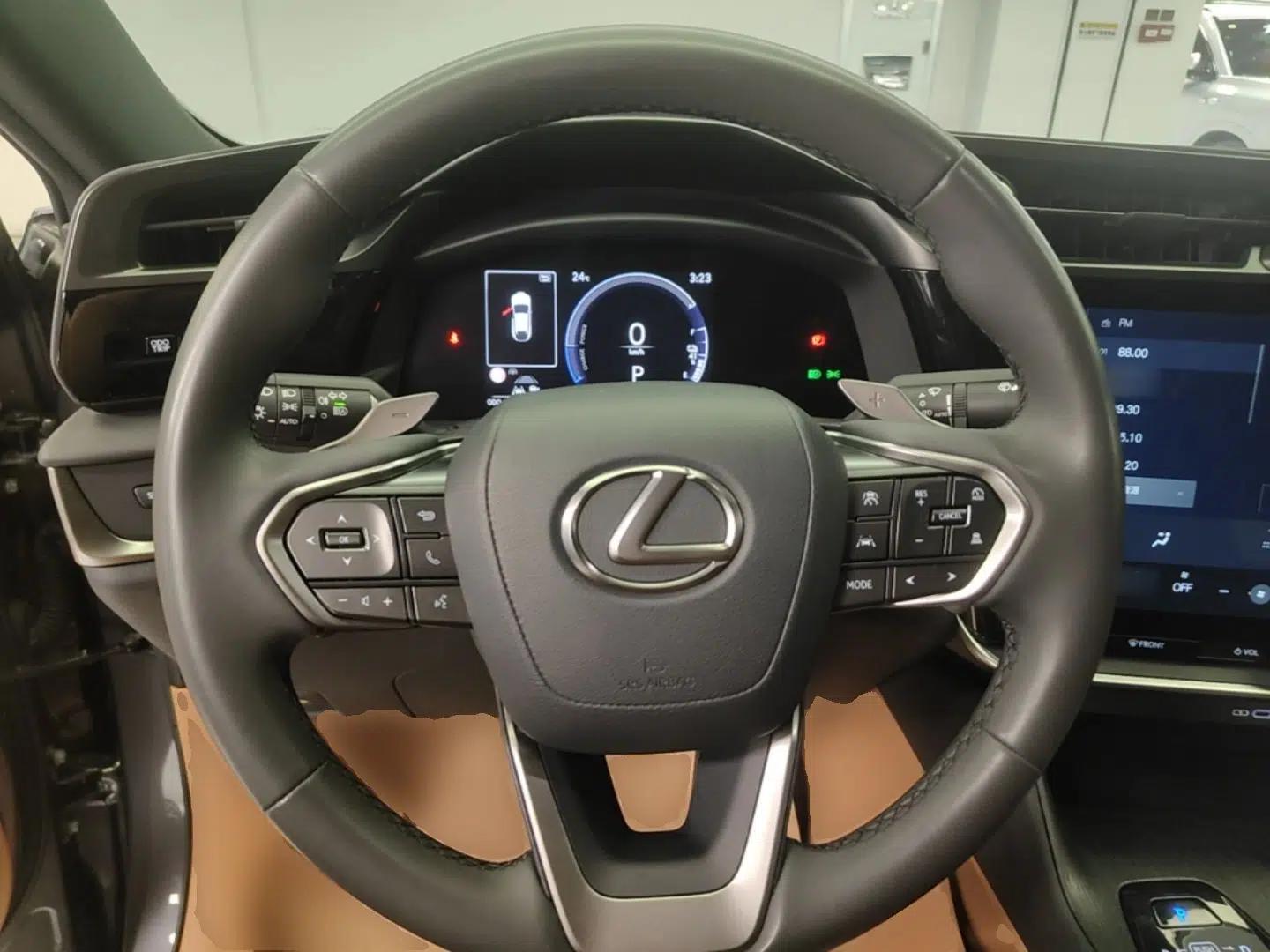 Lexus RZ 2023 450e All-Wheel Drive Luxury Edition — миниатюра 13