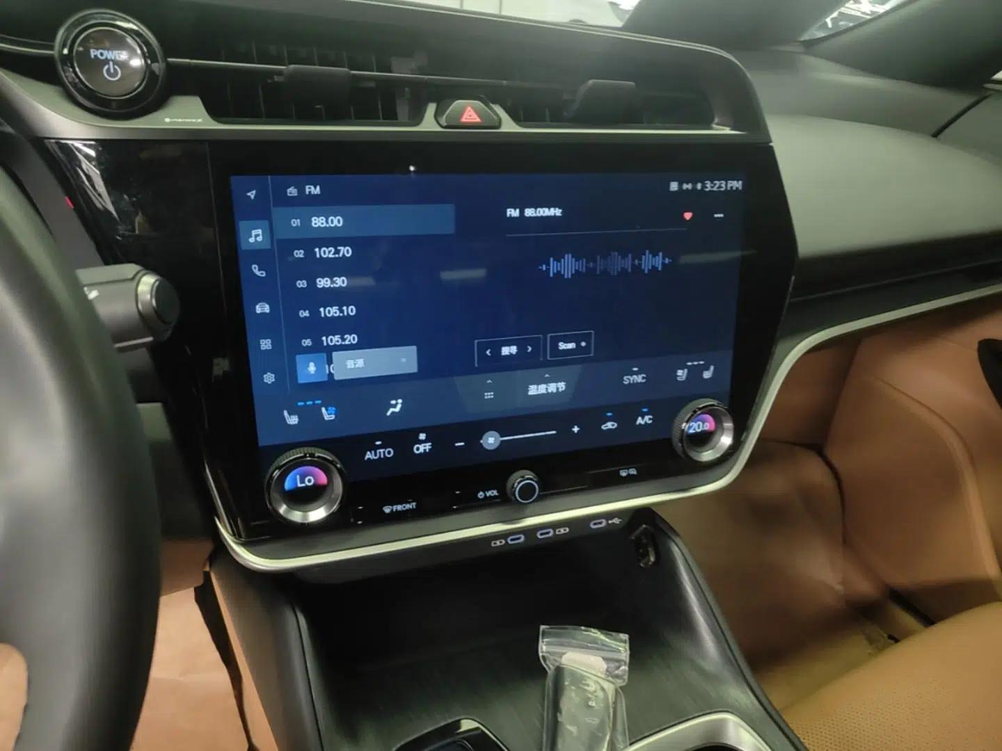 Lexus RZ 2023 450e All-Wheel Drive Luxury Edition — миниатюра 15