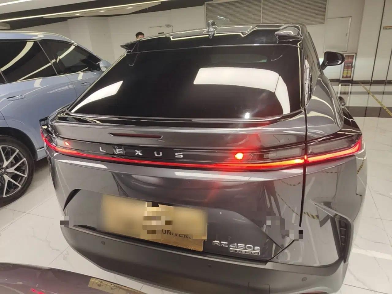 Lexus RZ 2023 450e All-Wheel Drive Luxury Edition — миниатюра 5