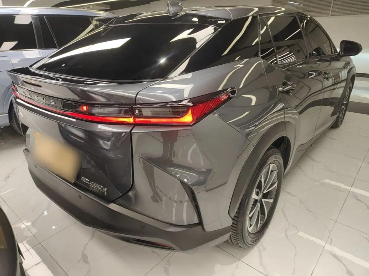 Lexus RZ 2023 450e All-Wheel Drive Luxury Edition — миниатюра 6
