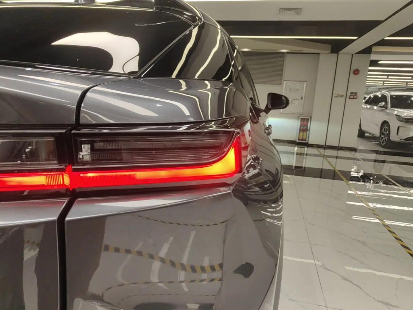 Lexus RZ 2023 450e All-Wheel Drive Luxury Edition — миниатюра 9