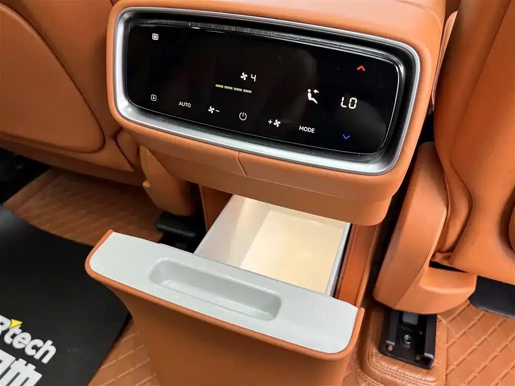 Wenjie M9 2024 Range Extended Max Edition 52kWh 6-Seater — миниатюра 24