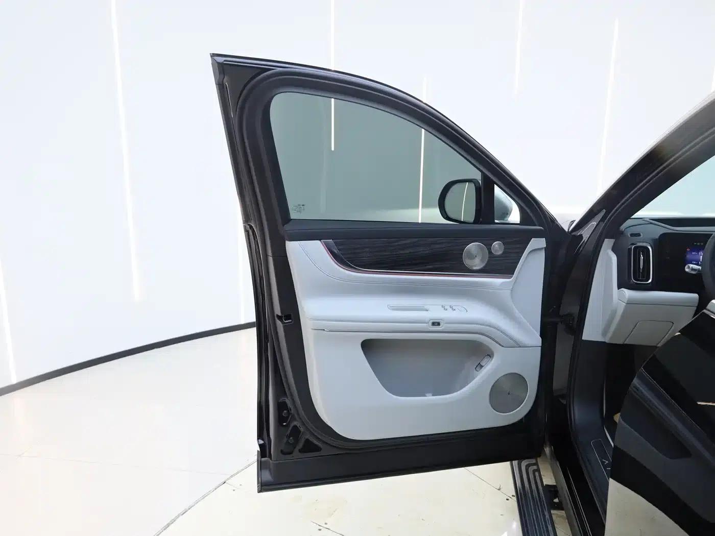 Wenjie M9 2025 Ultra Extended Range Edition 52kWh 6-Seat Version (192-line LiDAR) — миниатюра 17