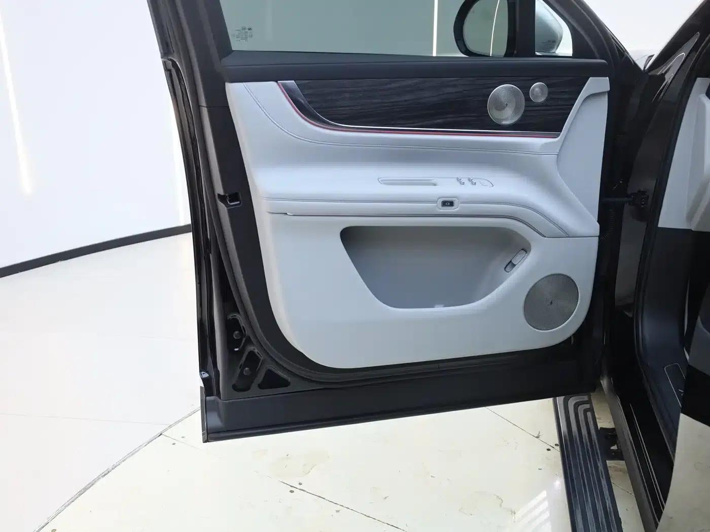 Wenjie M9 2025 Ultra Extended Range Edition 52kWh 6-Seat Version (192-line LiDAR) — миниатюра 25