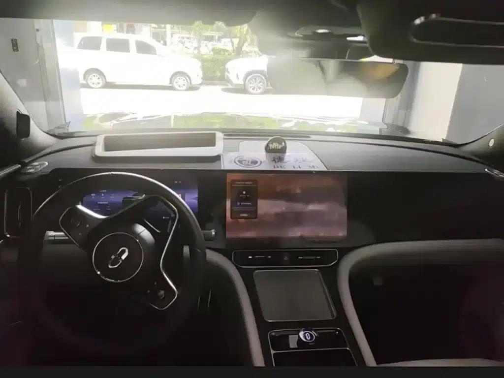 Wenjie M9 2024 Range Extended Max Edition 42kWh 6-Seater — миниатюра 2