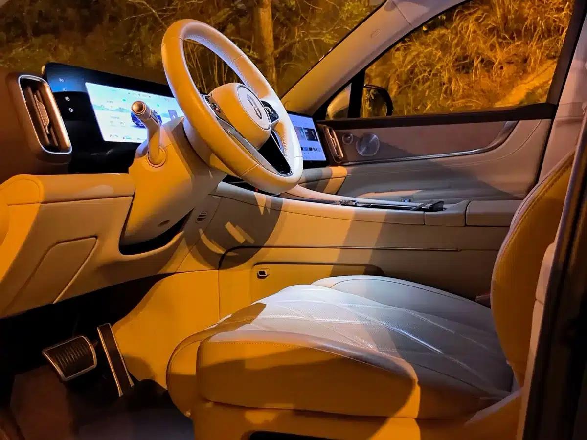 Wenjie M9 2025 Ultra Extended Range Edition (52kWh, 6-seater, 192-line LiDAR) — миниатюра 6
