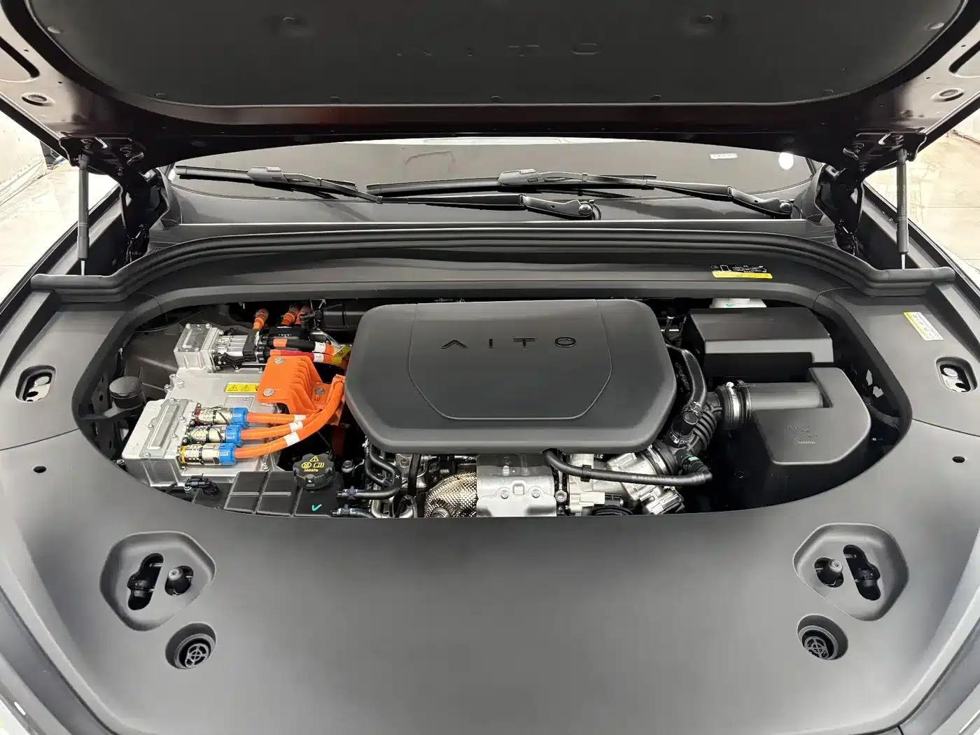 Wenjie M9 2025 Ultra Extended Range Edition 52kWh 6-Seat Version (192-line LiDAR) — миниатюра 31