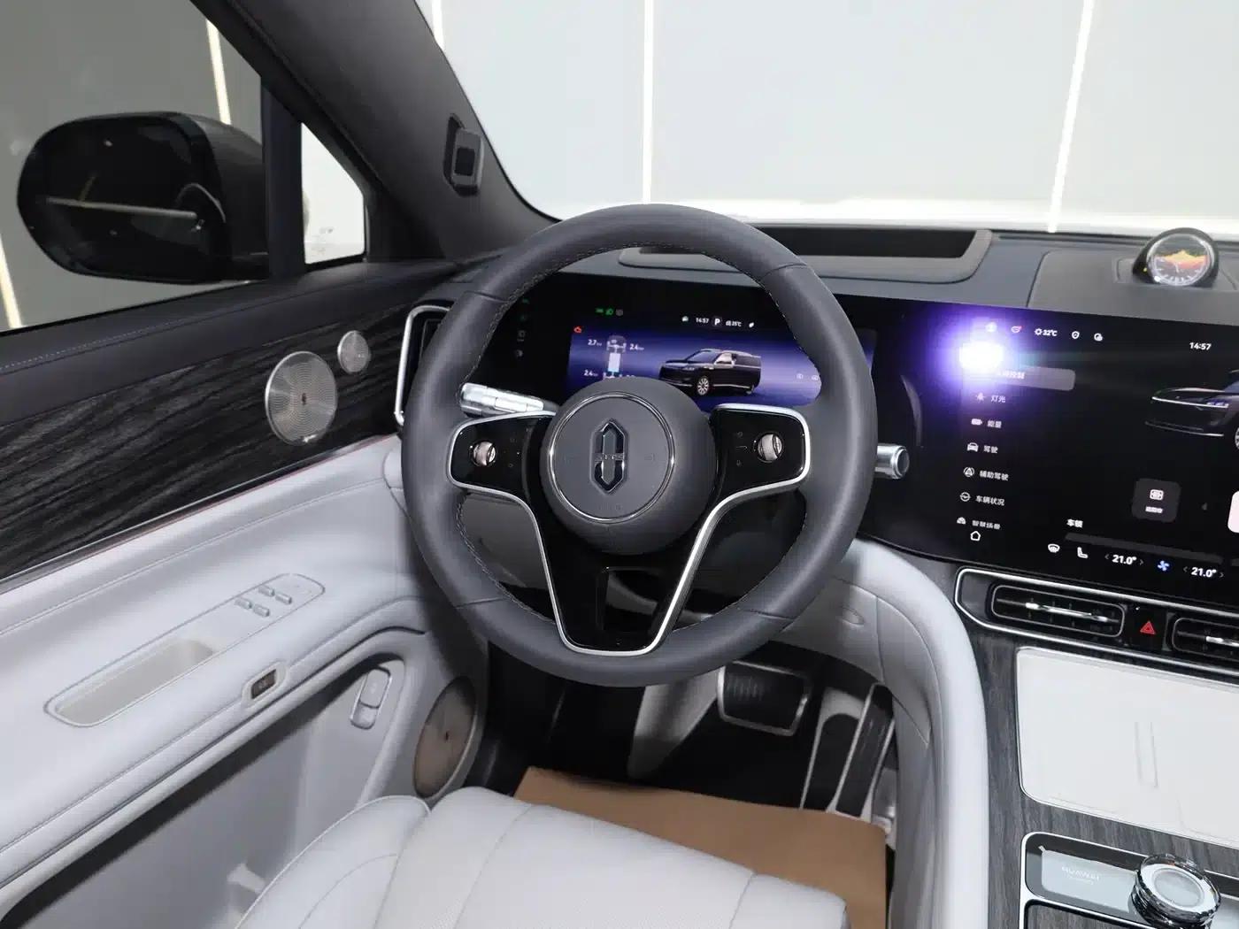 Wenjie M9 2025 Ultra Extended Range Edition 52kWh 6-Seat Version (192-line LiDAR) — миниатюра 18