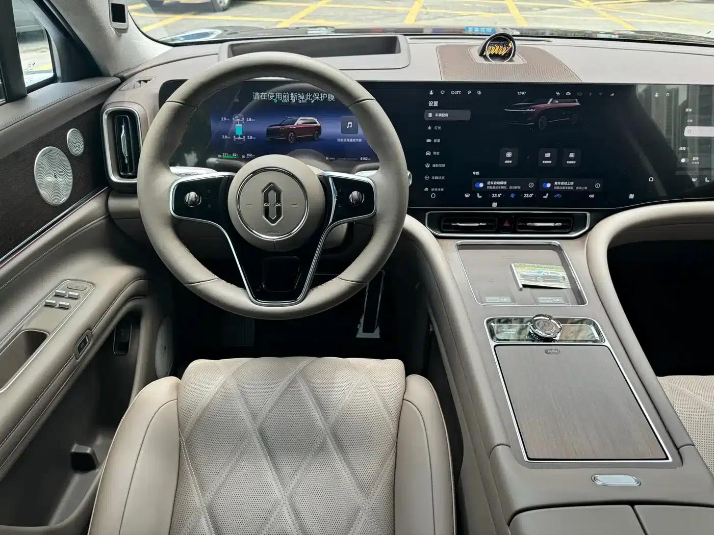 Wenjie M9 2025 Ultra Extended Range Edition (52kWh, 6-seater, 192-line LiDAR) — миниатюра 13