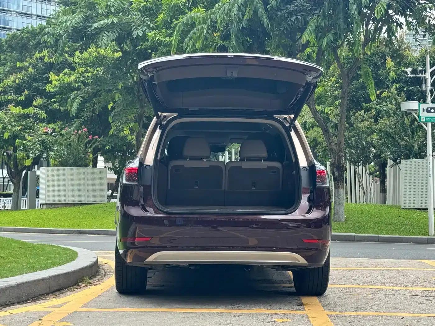 Wenjie M9 2025 Ultra Extended Range Edition (52kWh, 6-seater, 192-line LiDAR) — миниатюра 18