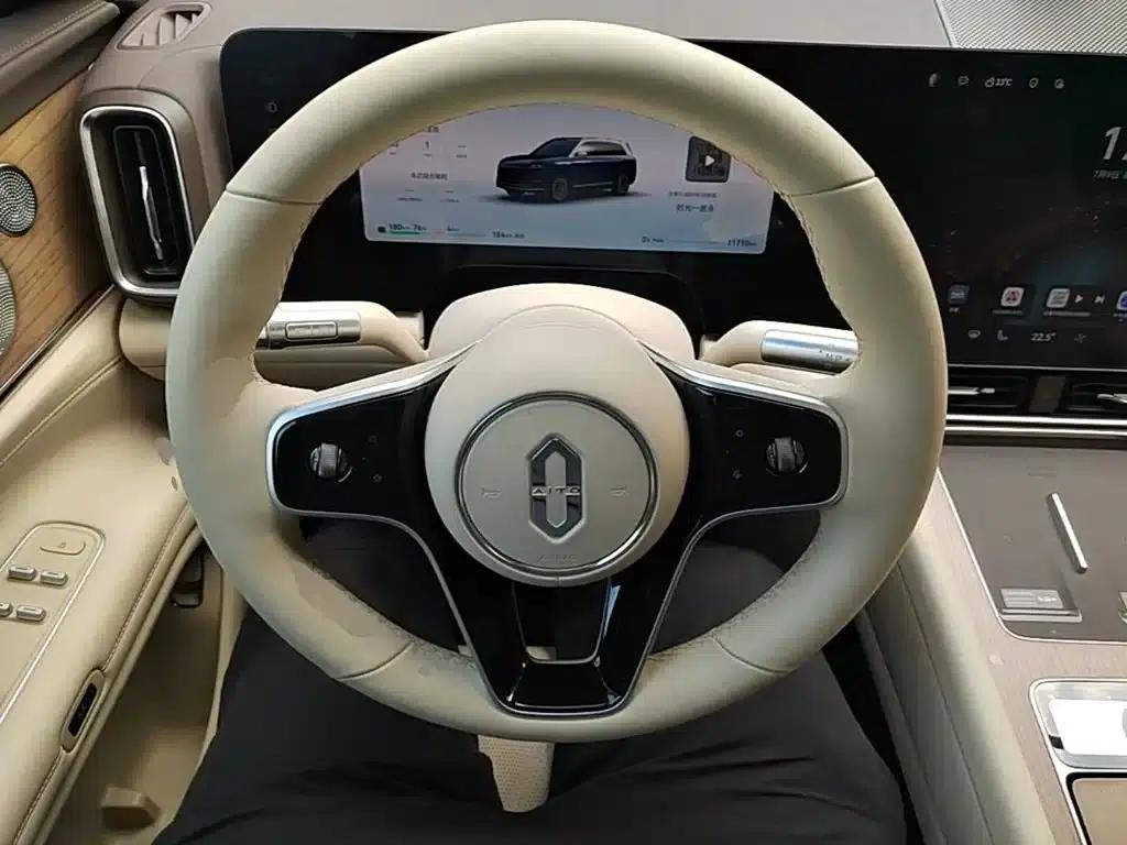 Wenjie M9 2025 Ultra Extended Range Edition (52kWh, 6-seater, 192-line LiDAR) — миниатюра 17